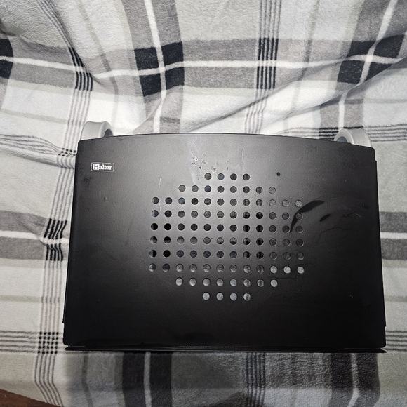 EUC - Halter Table - Picture 6 of 10